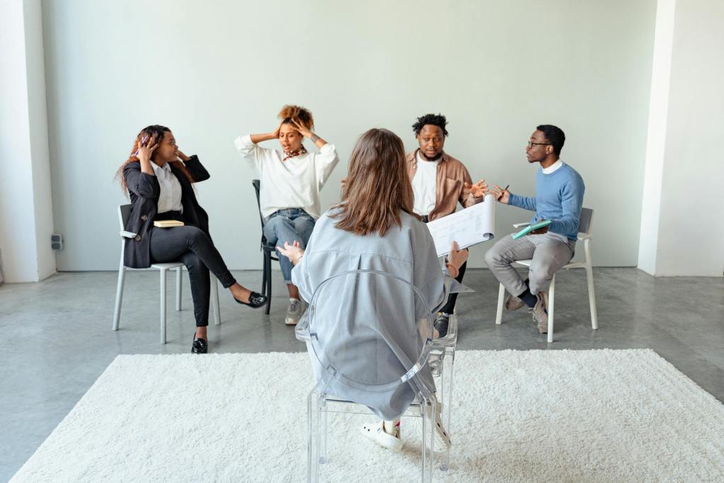 people in a psychotherapy session